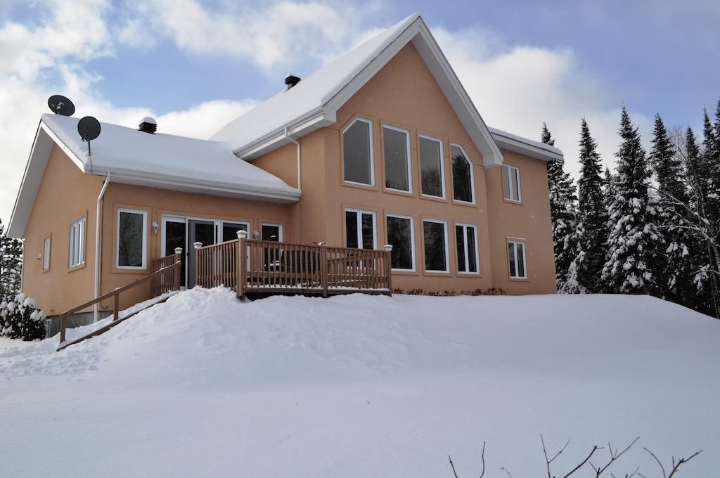 Hotel La Taniere De L'Ours Saint-Donat-de-Montcalm Exterior foto
