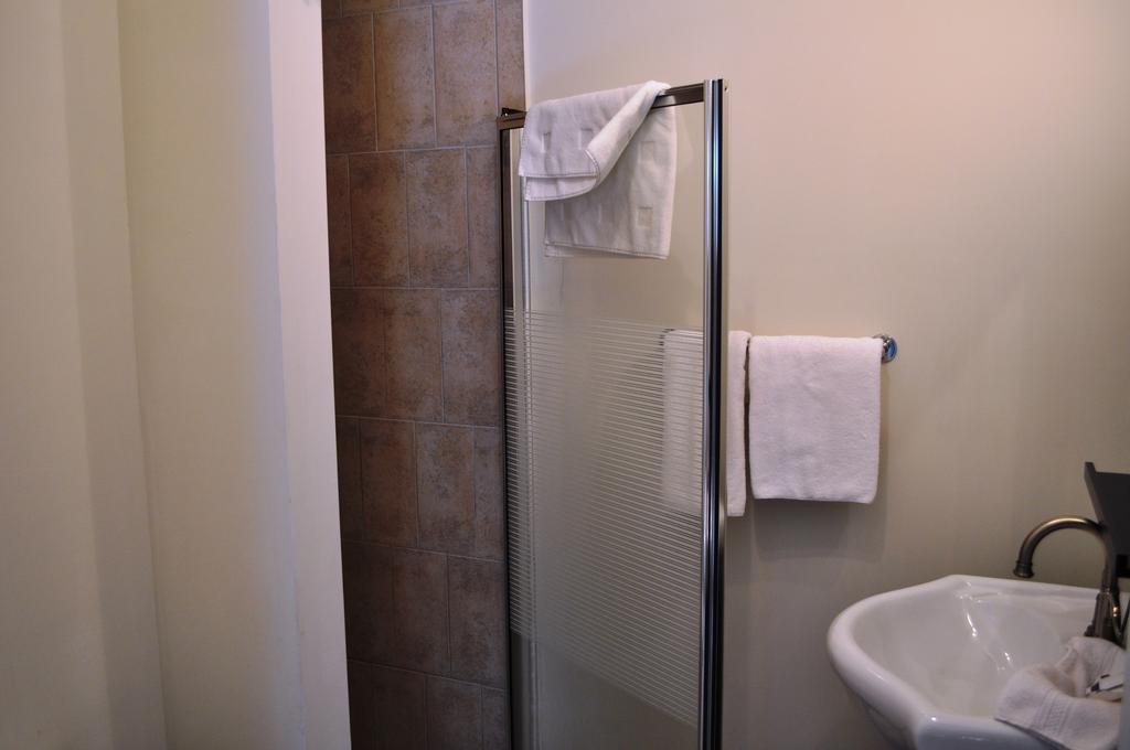 Hotel La Taniere De L'Ours Saint-Donat-de-Montcalm Zimmer foto
