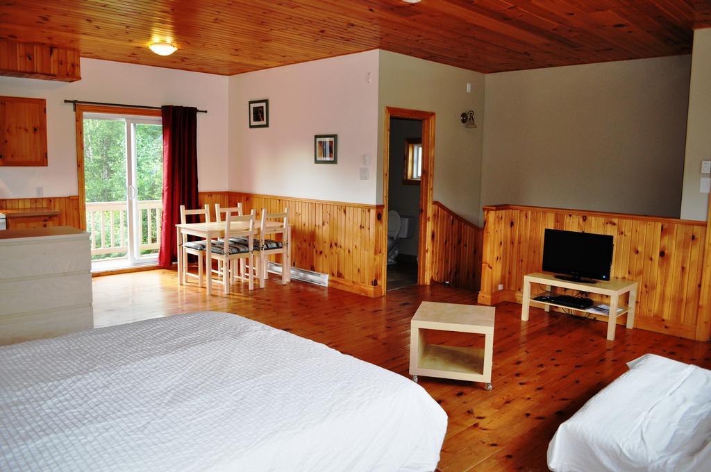 Hotel La Taniere De L'Ours Saint-Donat-de-Montcalm Zimmer foto