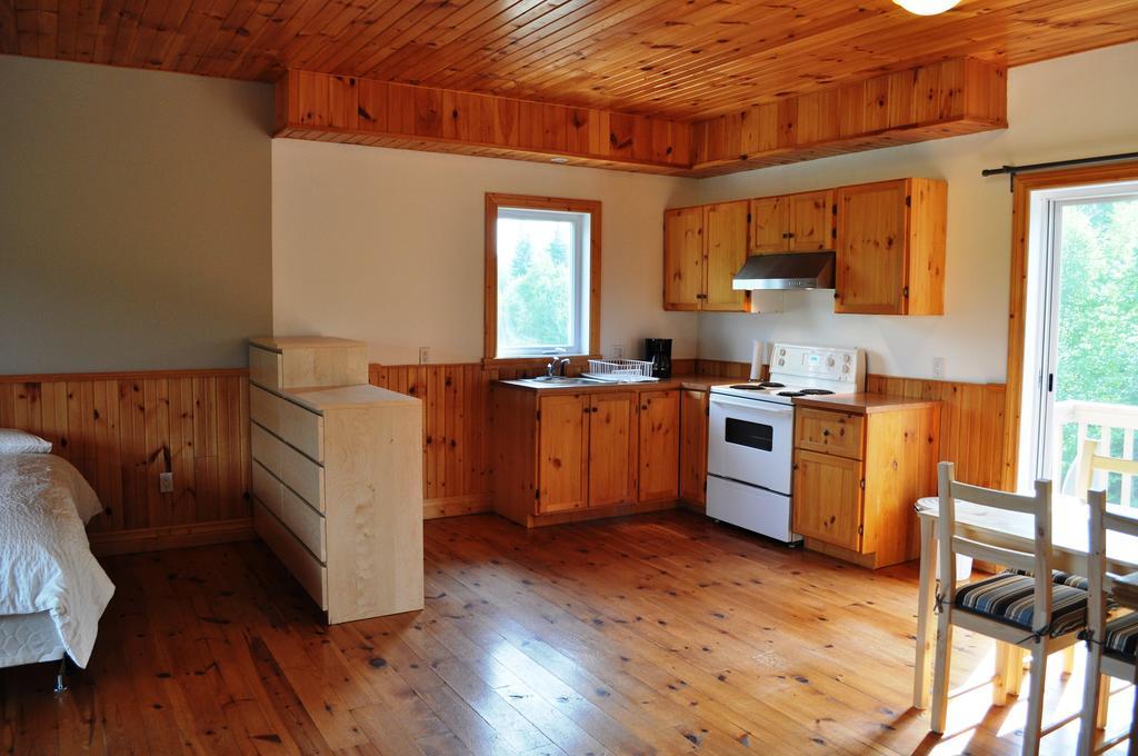 Hotel La Taniere De L'Ours Saint-Donat-de-Montcalm Zimmer foto