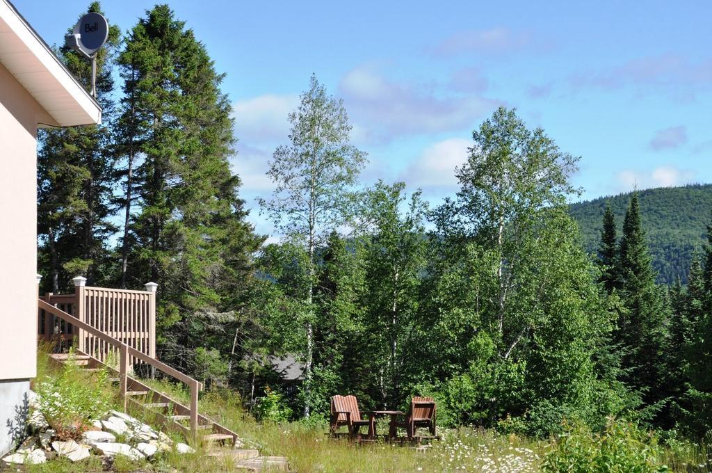 Hotel La Taniere De L'Ours Saint-Donat-de-Montcalm Exterior foto