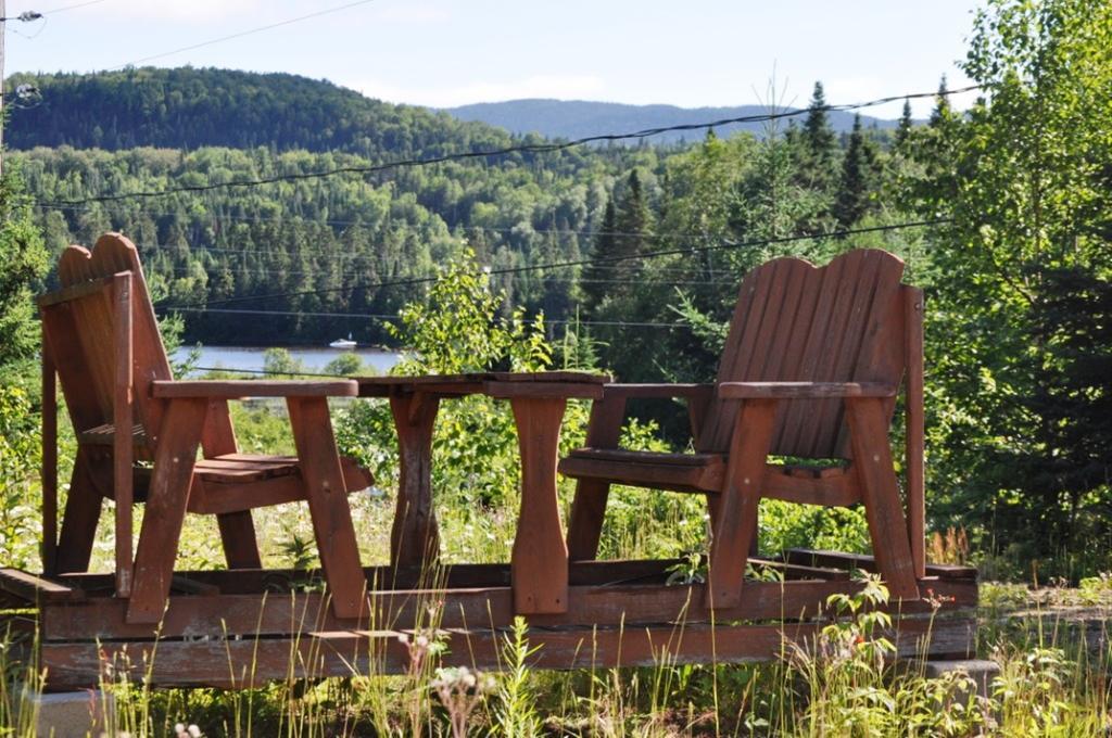 Hotel La Taniere De L'Ours Saint-Donat-de-Montcalm Exterior foto